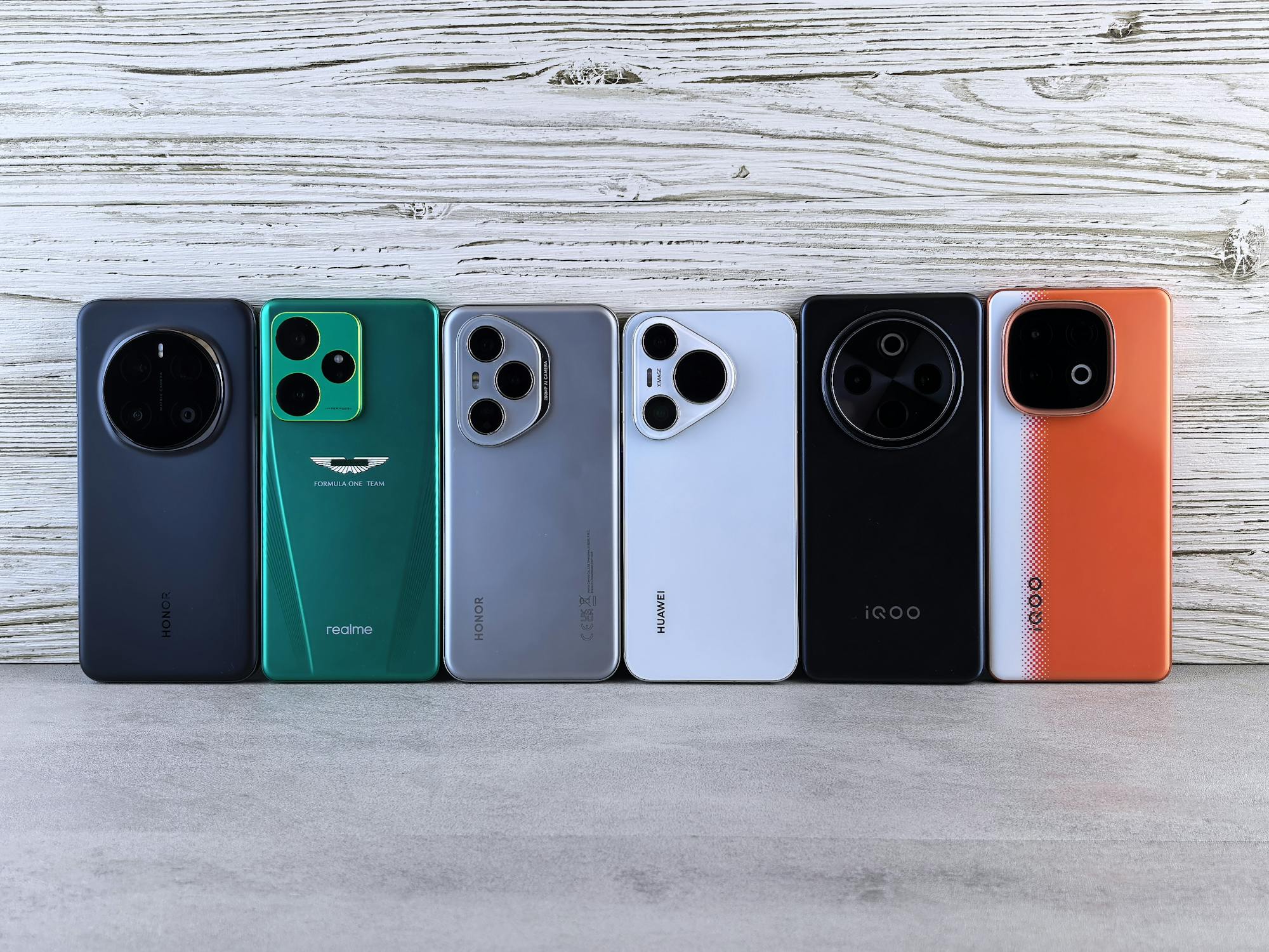 Pexels 33796980 – How to choose a smartphone in 2026