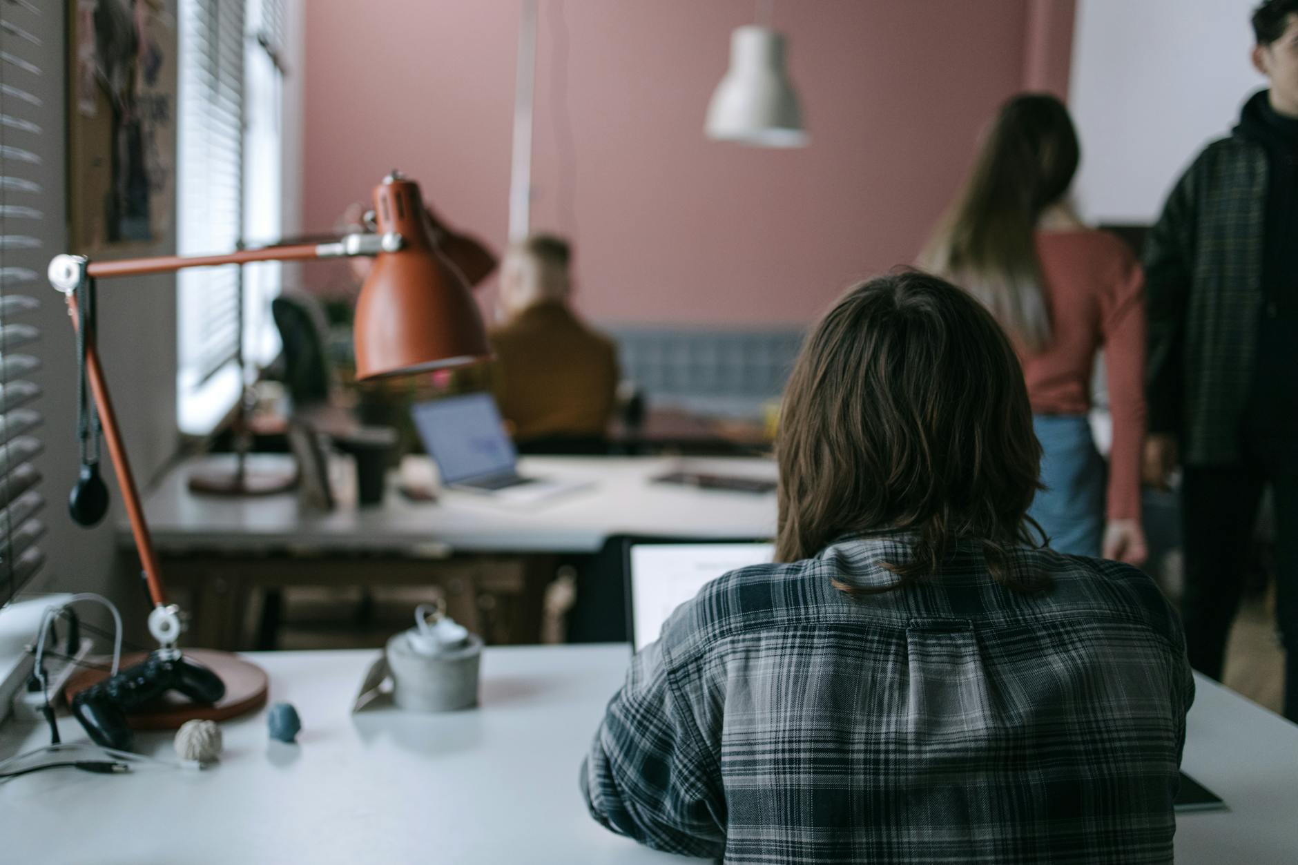 Pexels 7212949 – What is a small-cap company and why does size change everything?