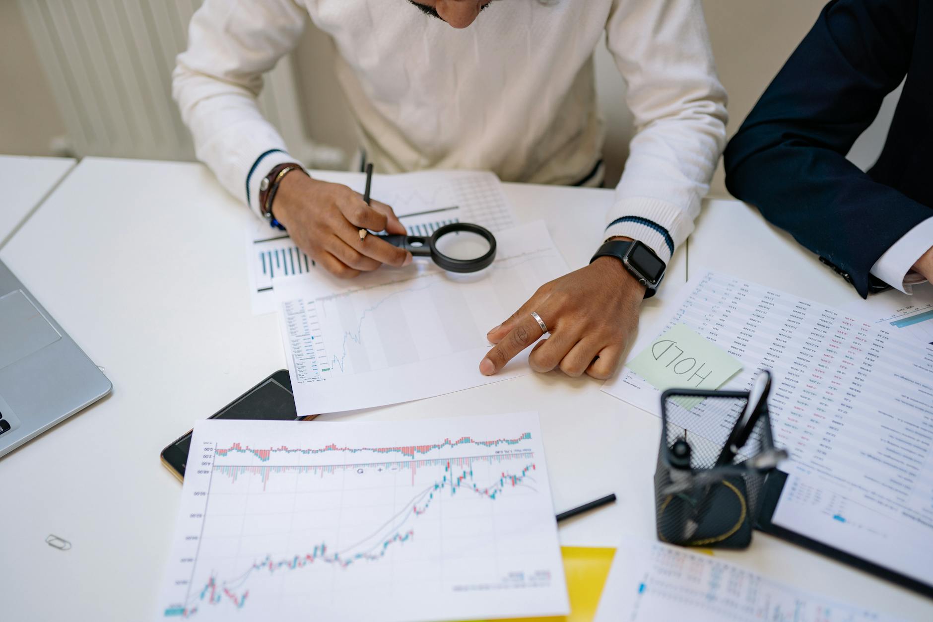 Pexels 7693722 – City analysts: what they do and whose side they are really on
