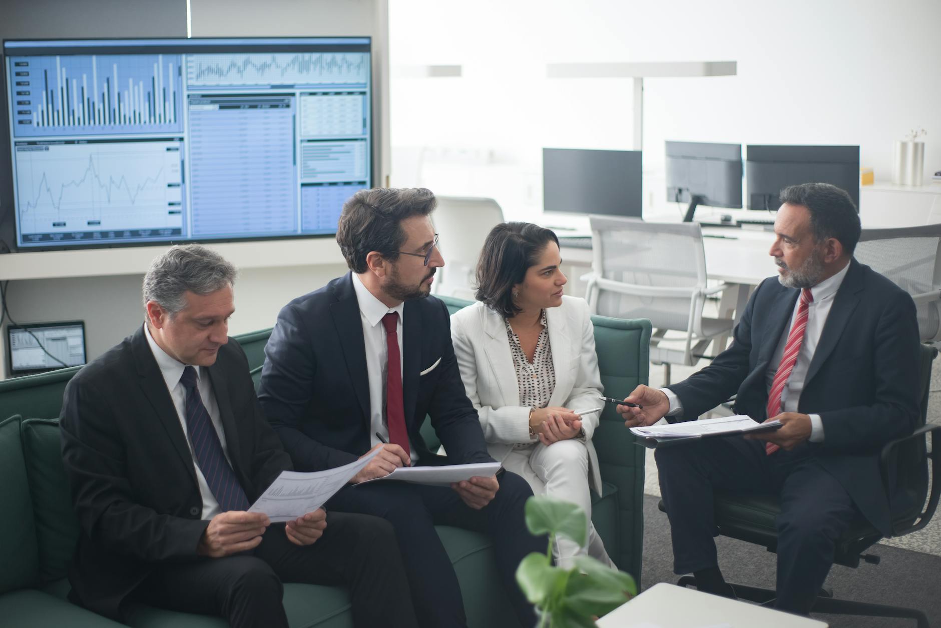 Pexels 8353820 – Types of stockbroker: which one do you need?