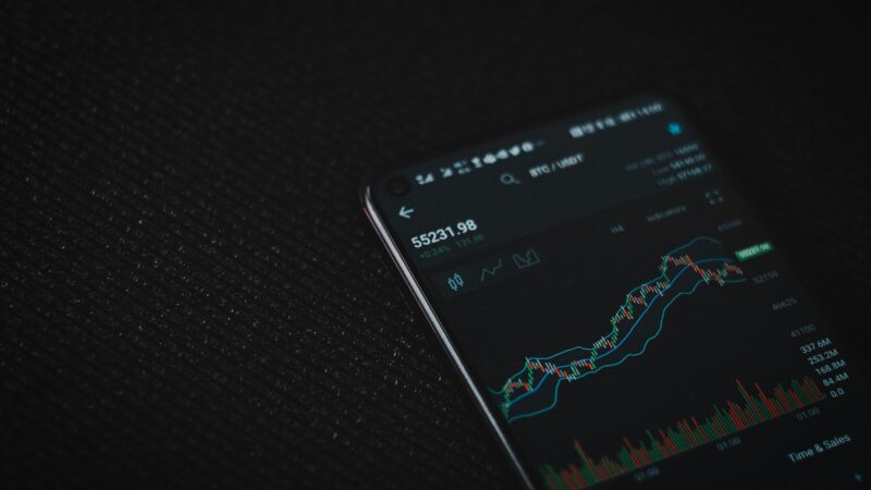 Tree shake concept in small-cap trading: price moves and market maker tactics