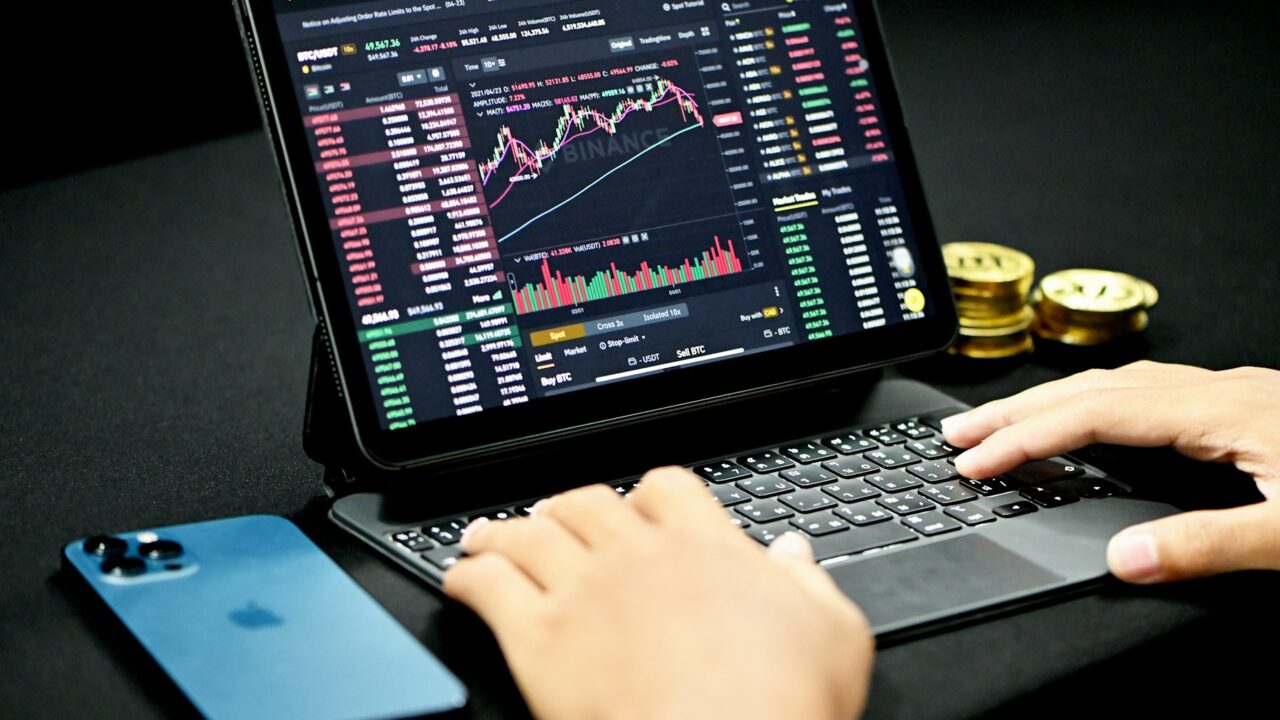What is a decentralised exchange, and how is it different from Coinbase or Binance?
