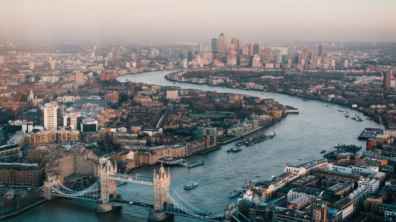 Unit trusts, OEICs and investment trusts: the practical differences a UK investor needs to know