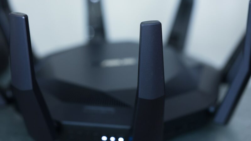 Close-up of a home WiFi router, illustrating broadband social tariff checks.