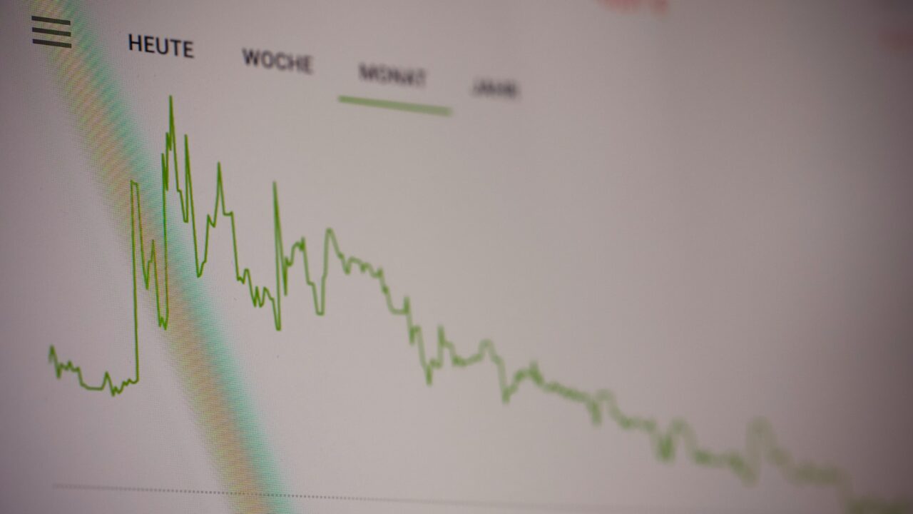 Accumulation and income units in tracker funds: what beginners miss